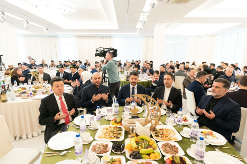 Чечен һәм ингушларның вайнах ифтар мәҗлесеннән фоторепортаж