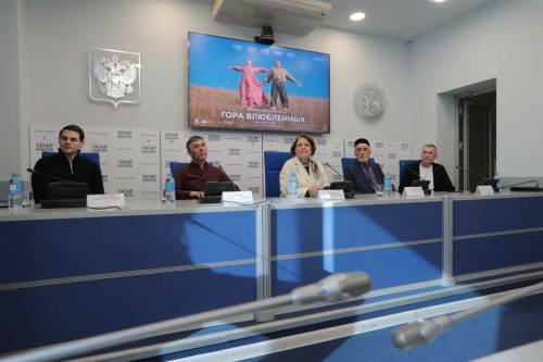 Салават Юзеевның «Гашыйклар тавы» фильмын прокатка чыгаруга багышланган матбугат очрашуыннан фоторепортаж