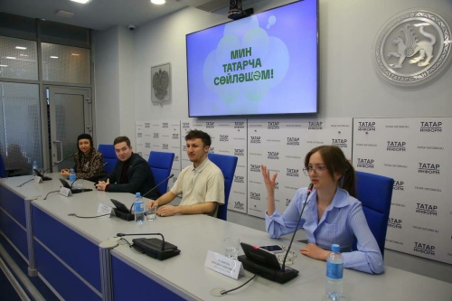 «Татарча диктант» һәм «Мин татарча сөйләшәм!» акцияләренә багышланган матбугат очрашуыннан фоторепортаж