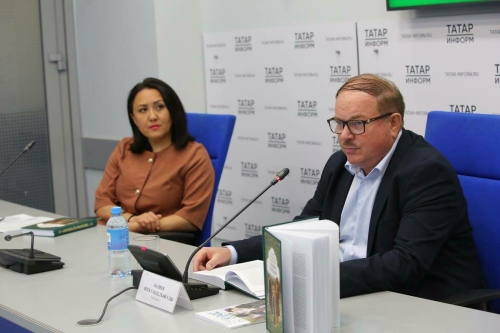«Алабуга һәм Мендеелевск төбәкләренең ташъязма истәлекләре» китабын тәкъдим итүдән фоторепортаж