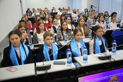 «Ялкын» мәктәп медиалары патриотик фестивале ачылышыннан фоторепортаж