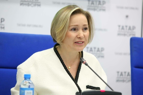 Түбән Кама театрының Казандагы гастрольләренә багышланган матбугат очрашуыннан фоторепортаж