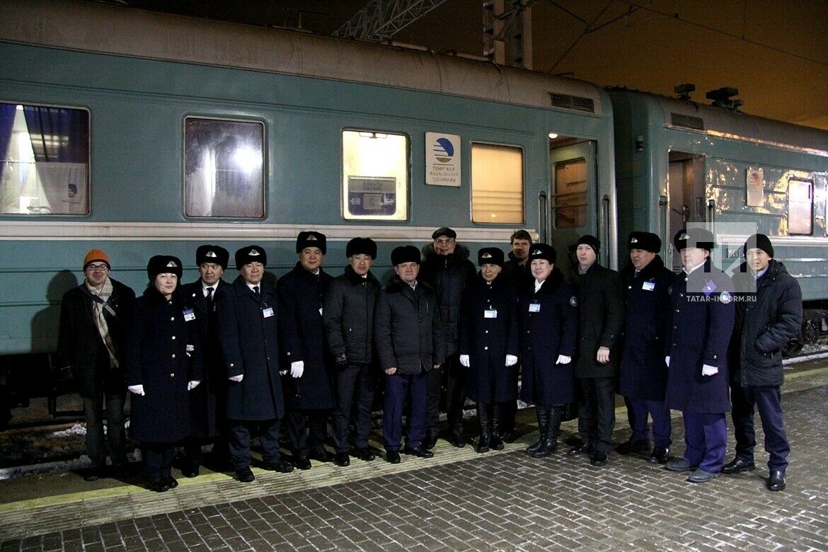 Прибытие пассажирских поездов екатеринбург пассажирский. Поезд Казань Алматы. Поезд Москва Алматы. Поезд 113/114 Алматы Казань. 114 Поезд Казань Алматы.