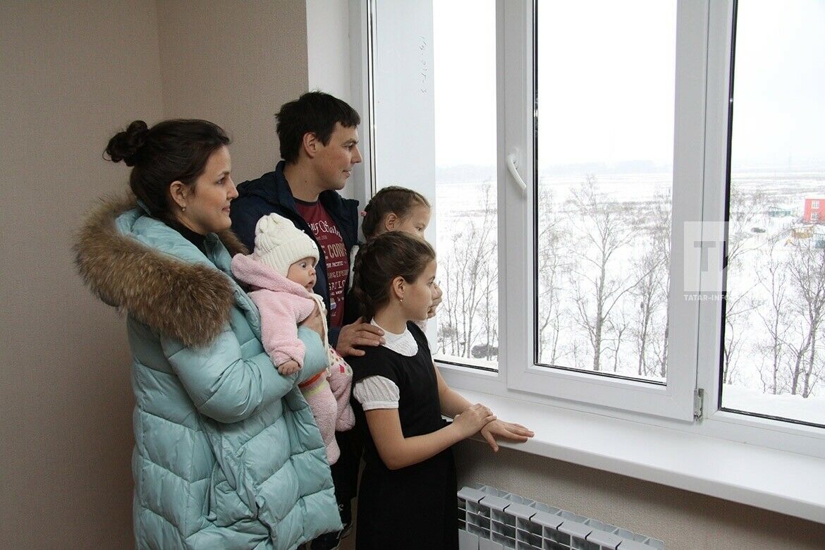 Льготная ипотека многодетным семьям в 2024 году. Многодетная семья. Квартиры для многодетных семей в Татарстане. Семья татар информ. Субсидии для многодетных семей в 2023 году.