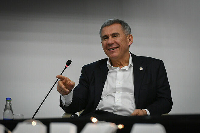 Миңнеханов Татарстан Элемтә министрлыгын IT-эшмәкәрләр белән активрак эшләргә чакырды