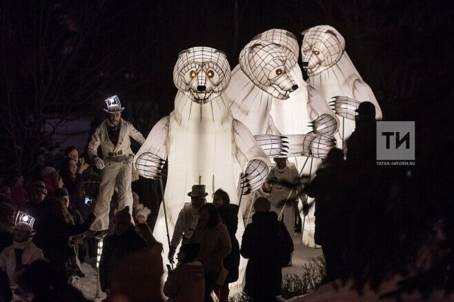 Франция аюлары Казан паркларында шәһәр халкына бәйрәм тамашасы күрсәтә
