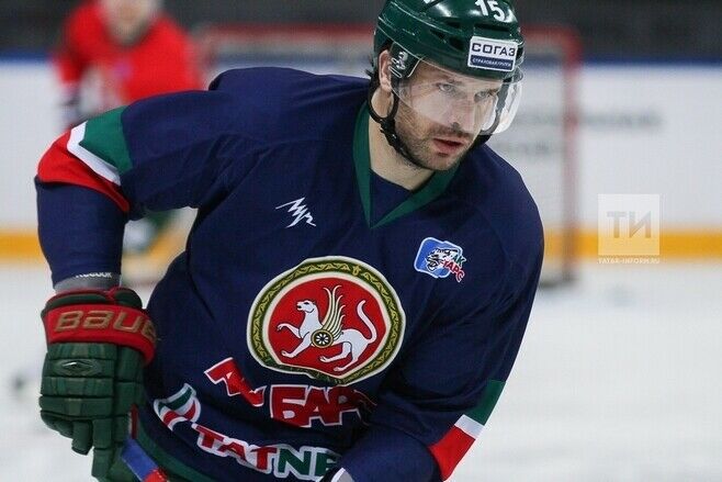 "Ак Барс" хоккей клубы команда капитаны белән килешүне озайтты