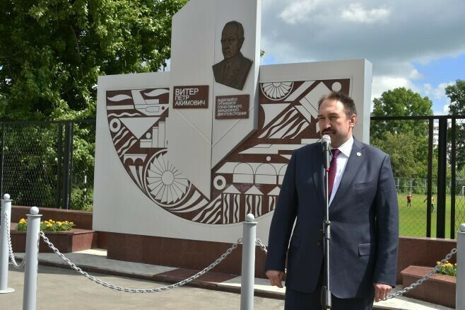 Алексей Песошин Социалистик Хезмәт Герое Петр Витерга истәлек билгесе ачуда катнашты