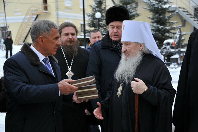 Рөстәм Миңнеханов епархияләргә автомобиль ачкычлары тапшырды