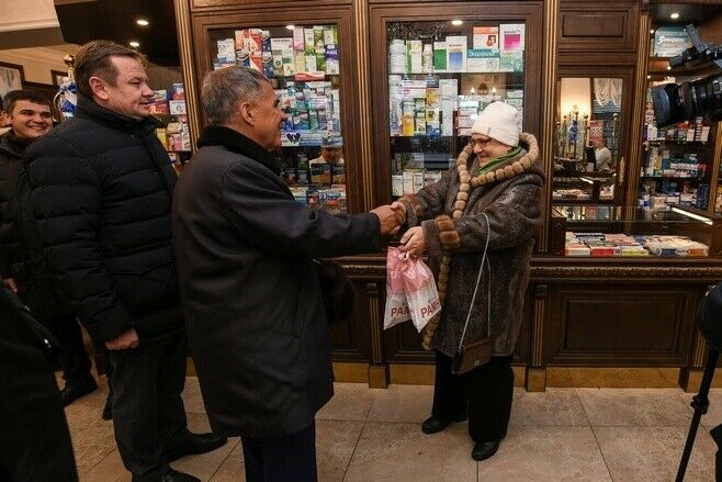 Рөстәм Миңнеханов төзекләндерелгән Бренинг аптекасы белән танышты