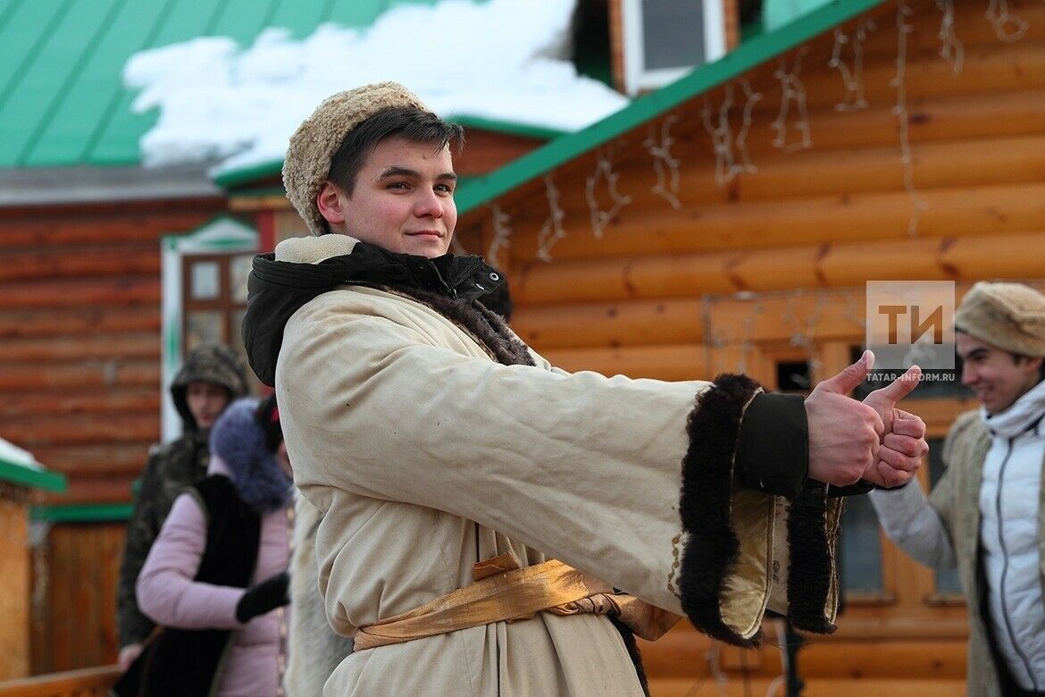 Иске Татар бистәсендә театраль Яңа ел дәвам итә