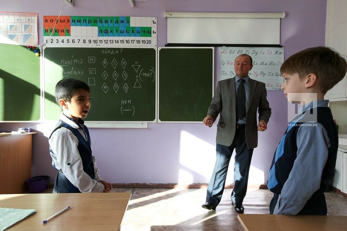 Галим Николай Максимов татар телен сөйләм калыплары аша укыту технологиясенә өйрәтә