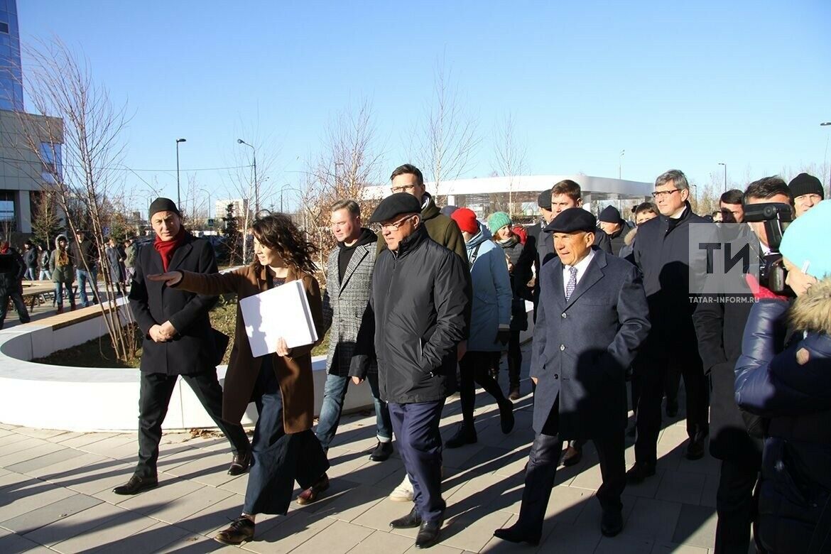 Рөстәм Миңнеханов Казанның Әпсәләмов урамындагы «Ак чәчәкләр» бульвары белән танышты