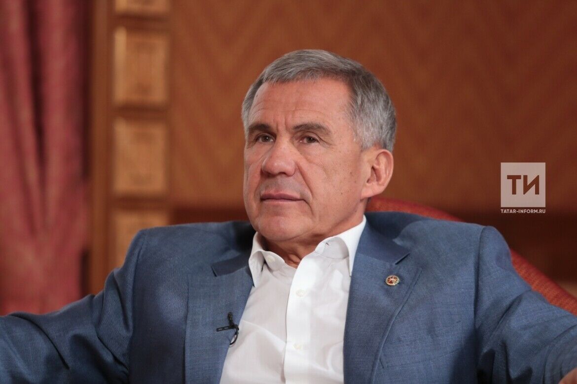 Рөстәм Миңнеханов "Анна Каренина" иммерсив спектаклендә булды