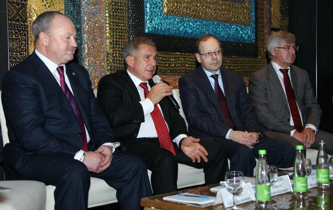 Рөстәм Миңнеханов Казанның Җәмигъ мәчете проекты җитди өйрәнү таләп итүен әйтте