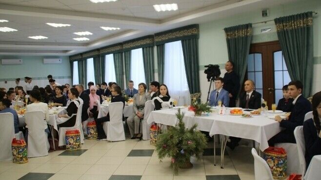 Актанышта район башлыгының Чыршы бәйрәмендә уку алдынгылары бүләкләнде