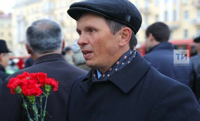 Рәмис Аймәт: берничә ай үземне төрек шагыйре Орхан Вәли дип хис иттем