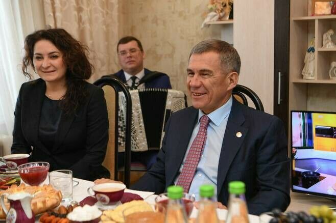 Рөстәм Миңнеханов Татарстанның 100 яшьлек әбисен юбилее белән котлады   