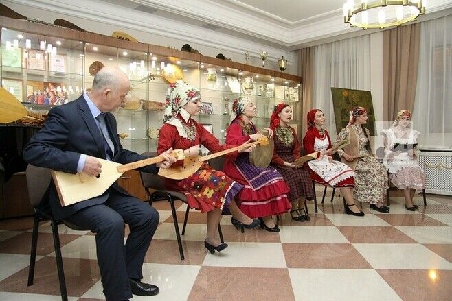 Геннадий Макаровның шәкертләре онытылып барган көйләп уку жанрын популярлаштыра