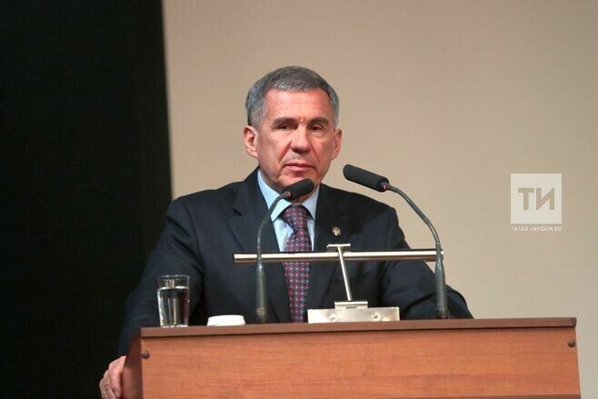 Татарстан Президенты татар эшмәкәрләренә демография мәсьәләсенә игътибар бирергә кушты