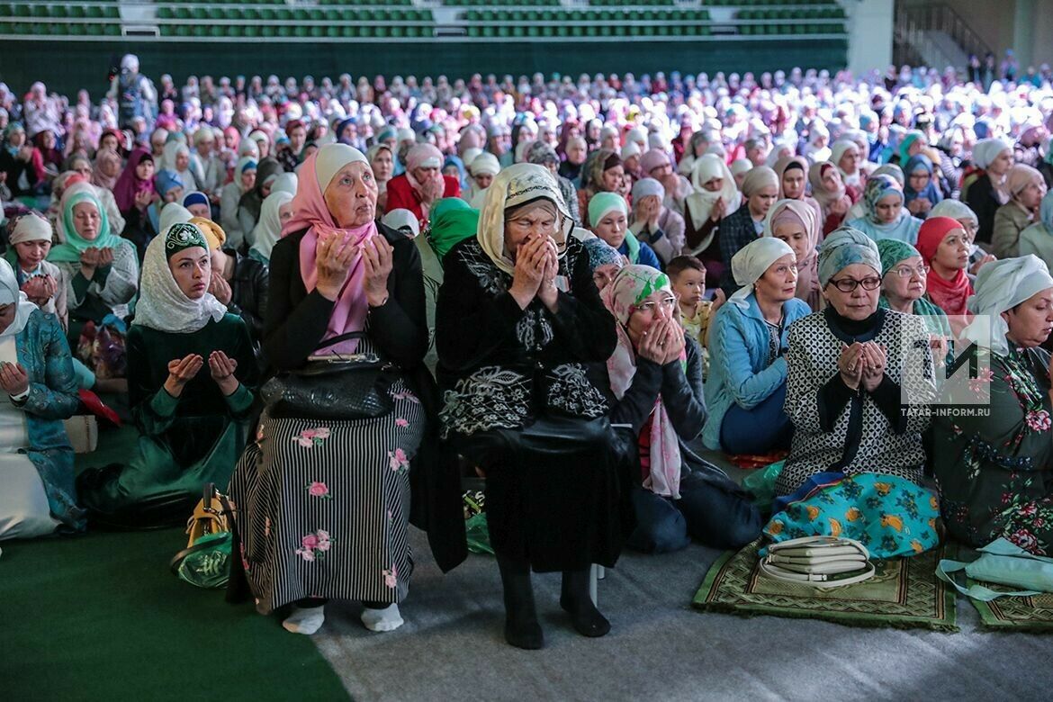 Татарская мусульманская. Республиканский ифтар татар информ. Татары религия. Мусульманские татары. Татарка религия.