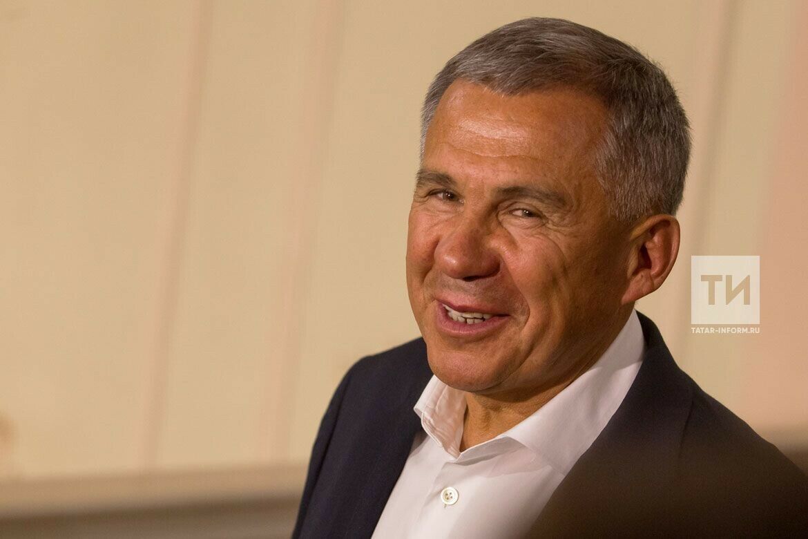 Татарстан Президентына “Россия Cтудентлар язына тугры булган өчен” билгесен тапшырдылар
