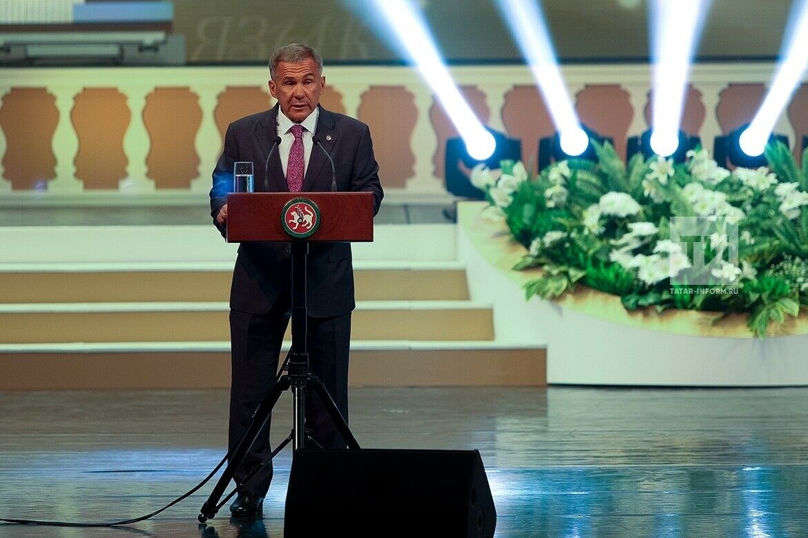 Татарстан Президенты рус теленең халыкларны берләштерүдәге ролен билгеләп үтте