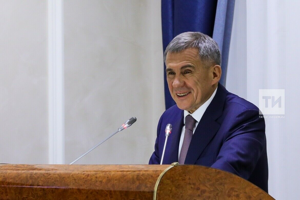 Миңнеханов Казанда иртәгә эш көнен кыскартырга тәкъдим итте    
