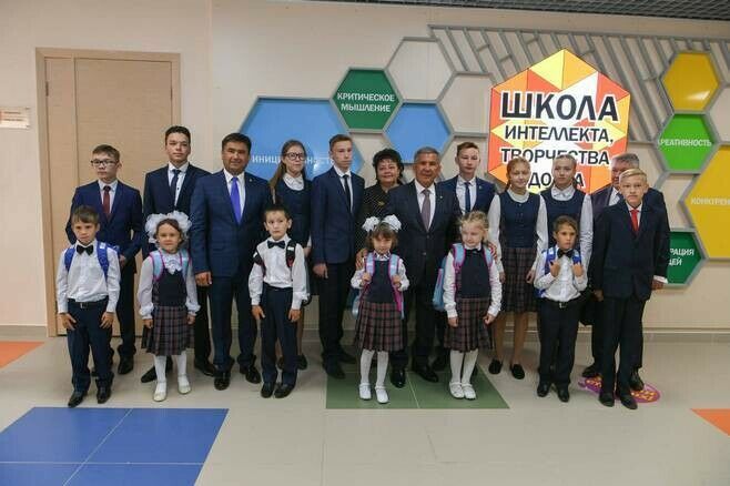 Татарстан Президенты Кукмара районында мәгариф оешмаларын карады