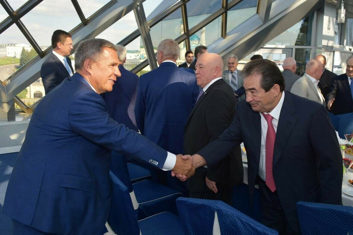 Рөстәм Миңнеханов Татарстанның сәнәгать предприятиеләре ветераннары белән очрашты