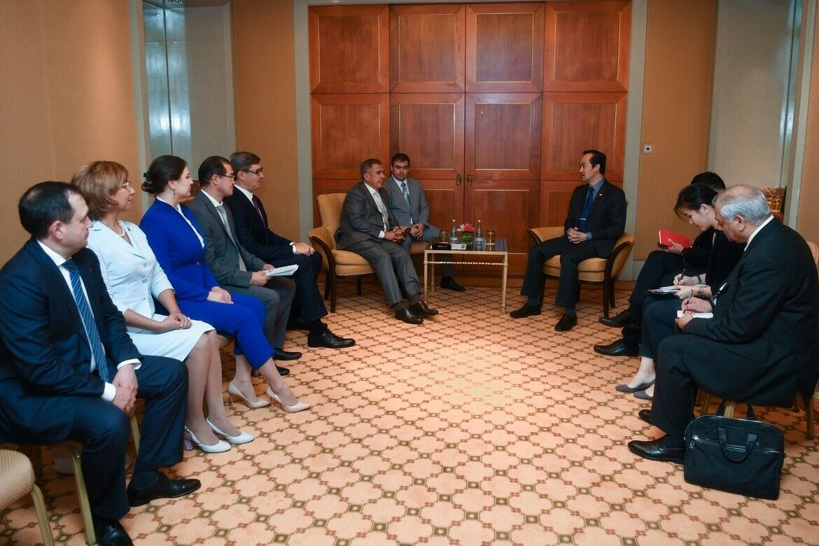 Татарстан Президенты Сингапур сәүдә һәм сәнәгать министрын Татарстанга чакырды