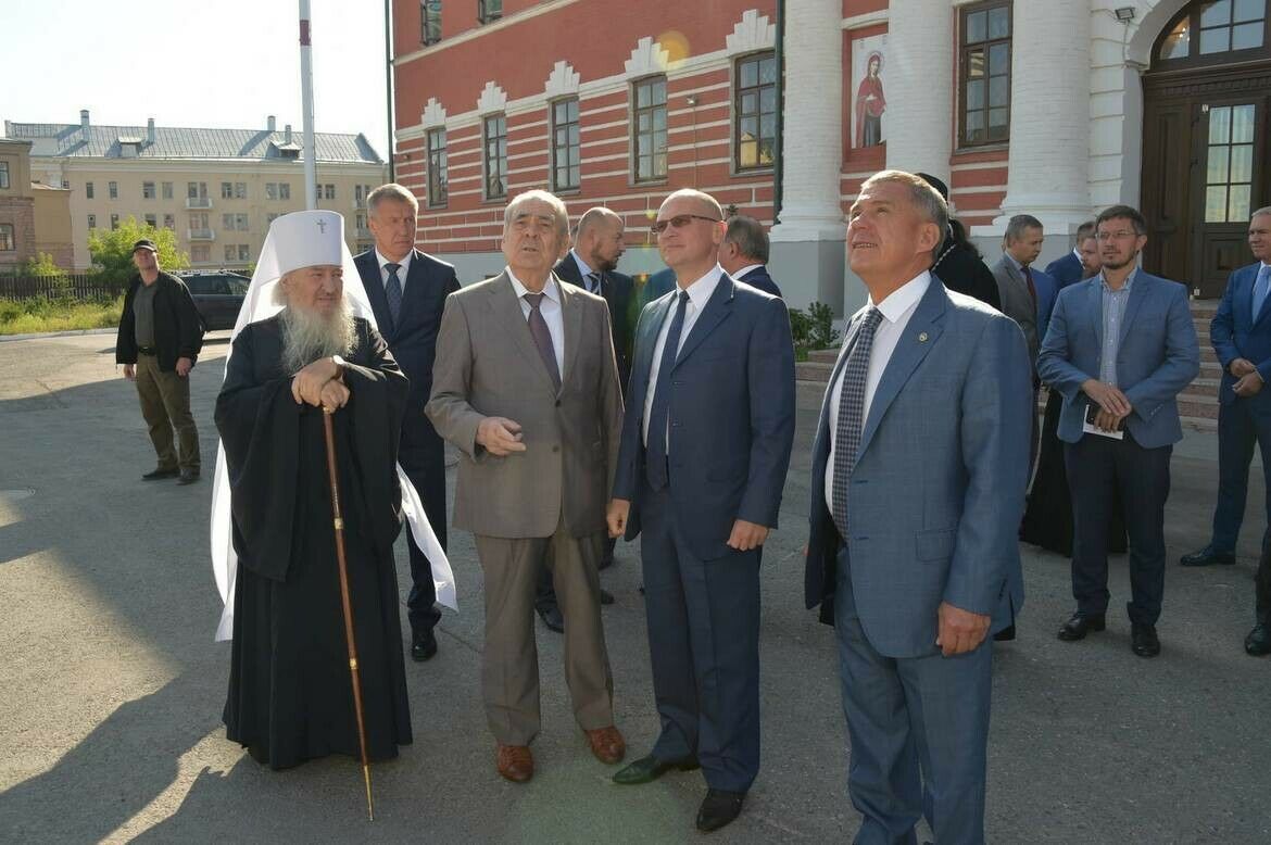 С.Кириенко, Р.Миңнеханов, М.Шәймиев Казан Изге Ана иконасы соборы төзелешен карады