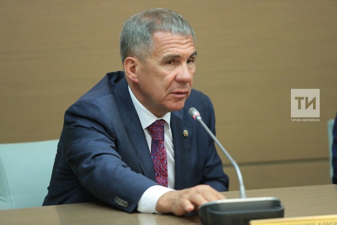 Бүген Рөстәм Миңнеханов Россия Дәүләт Советында эшче төркем киңәшмәсен уздыра