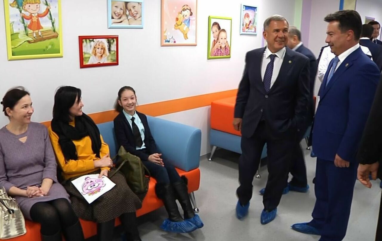 Рөстәм Миңнеханов балалар стоматология поликлиникасында яңа технологияләр белән танышты