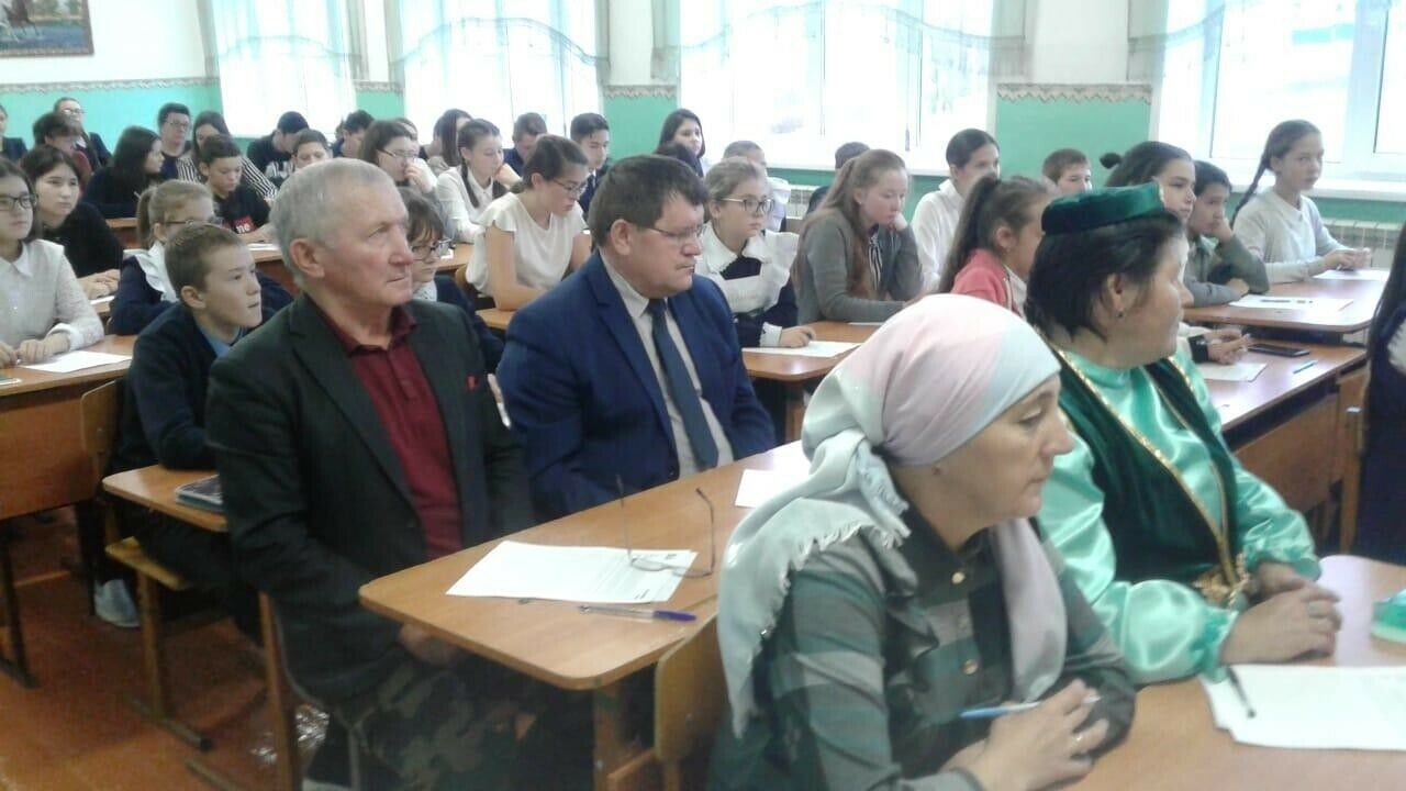 Тәтештә татарча диктантны төрле милләт кешеләр язган