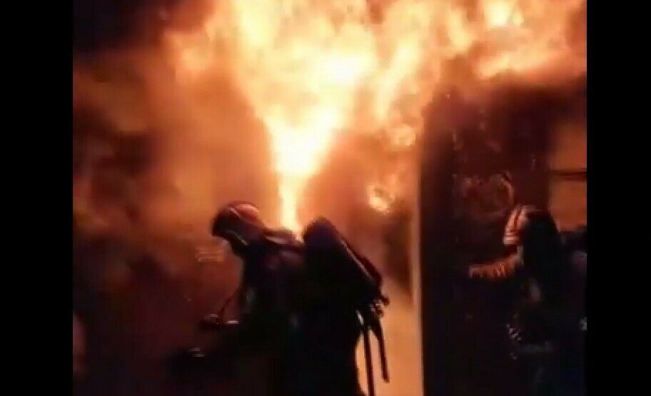 Казанда биш катлы йорт подъездында балалар коляскалары янган