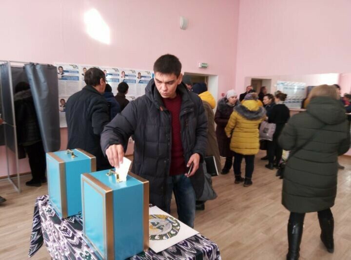 Азнакайда Үзбәкстан гражданнары үз илләрендәге парламент составы өчен тавыш бирде