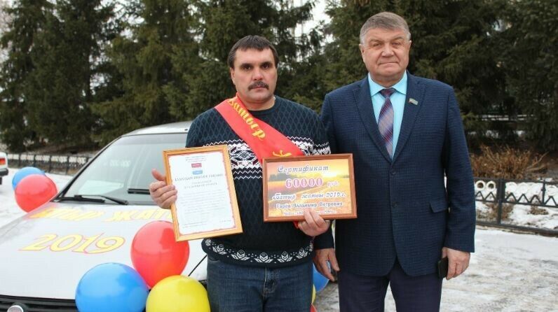 Яңа Чишмә районының иң яхшы комбайнчысына автомобиль тапшырдылар