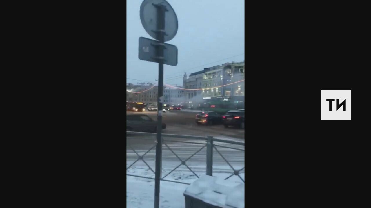 Казан үзәгендә янып киткән электр кабеленең өзелеп төшүе видеога эләккән