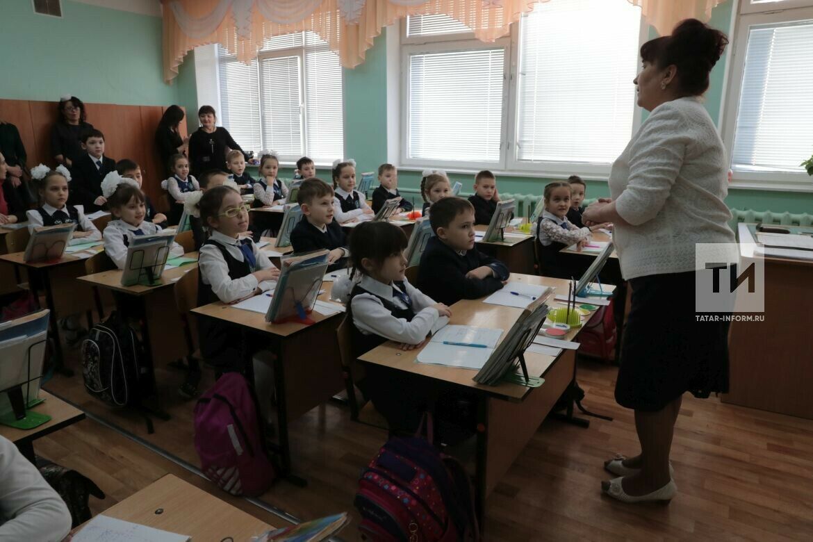 Путин Метшинга Казанда шыплап тулган мәктәпләр проблемасын хәл итәргә тәкъдим итте

