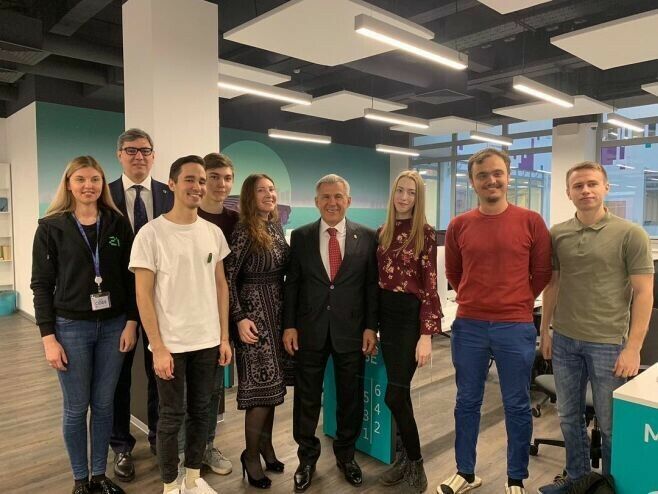 Рөстәм Миңнеханов Мәскәүдә программалаштыру телләренә бушлай өйрәтү проекты белән танышты