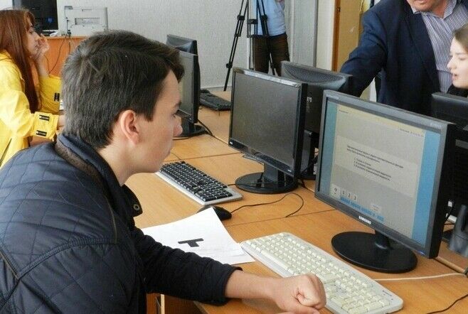 Түбән Камада мәктәп укучылары арасында машина йөртү осталыгына бәйге игълан ителә