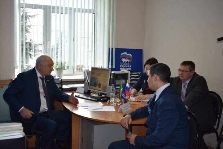 Апаста Россия Федерациясе Дәүләт Думасы депутаты халыкны кабул итте