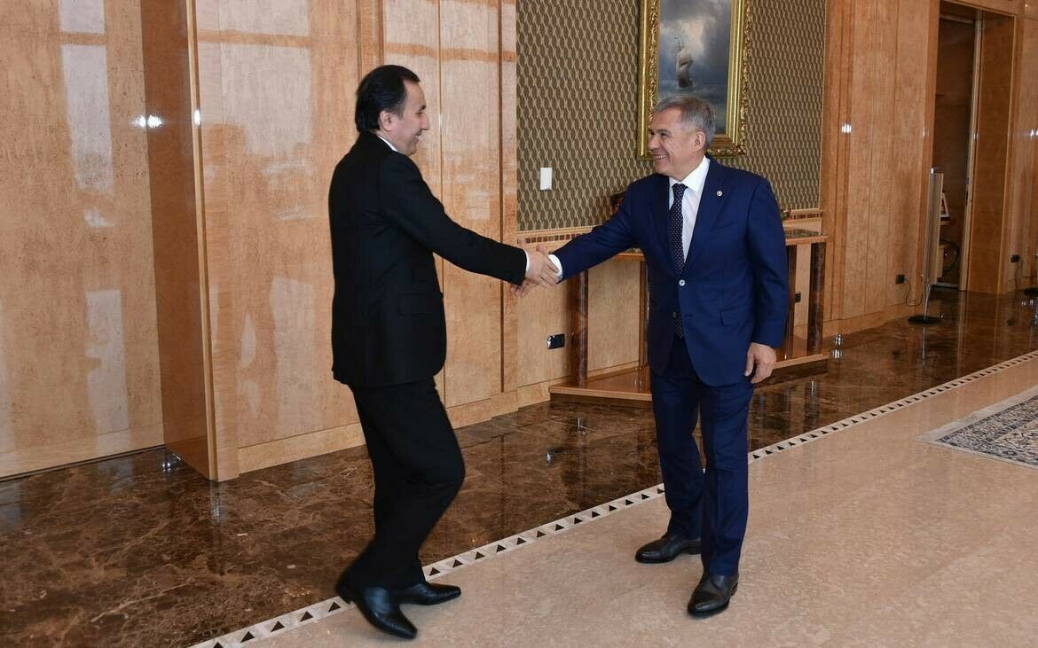 Татарстан Президенты Таҗикстанның Россиядәге илчесе Имомуддин Сатторов белән очрашты