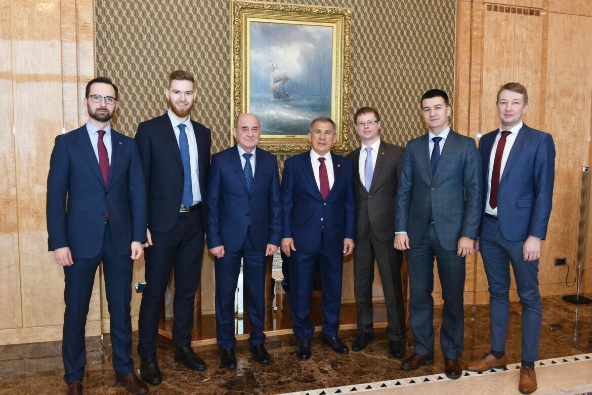 Рөстәм Миңнеханов «Россия лидерлары» бәйгесе финалына үткән татарстанлылар белән очрашты