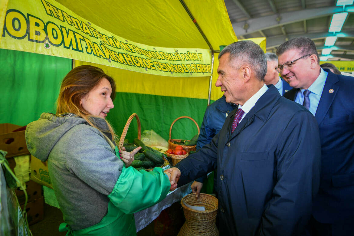 Миңнеханов “Казан” агросәнәгать паркында авыл хуҗалыгы ярминкәсендә булды