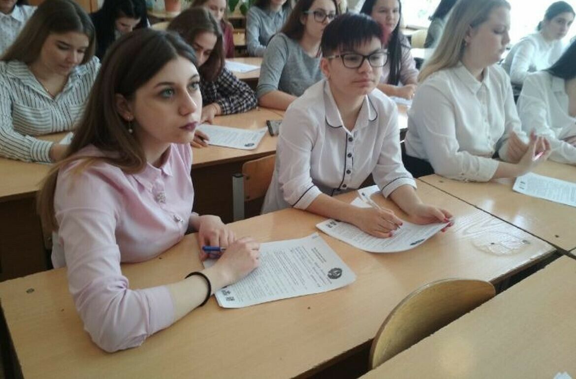 Бөгелмә һөнәри-педагогика көллиятендә яңа төр диктант язганнар