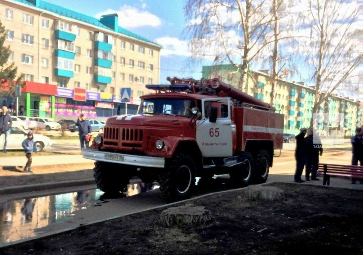 Әлмәттә фатирда чыккан янгында ир-ат зыян күргән