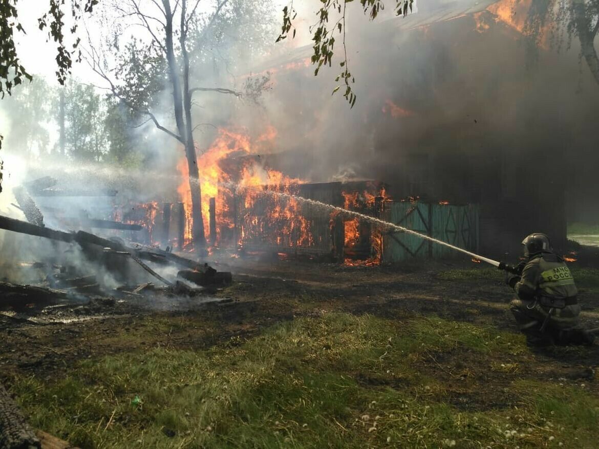 Яшел Үзәннең Полукамушки кварталында янгынны видеога төшергәннәр
