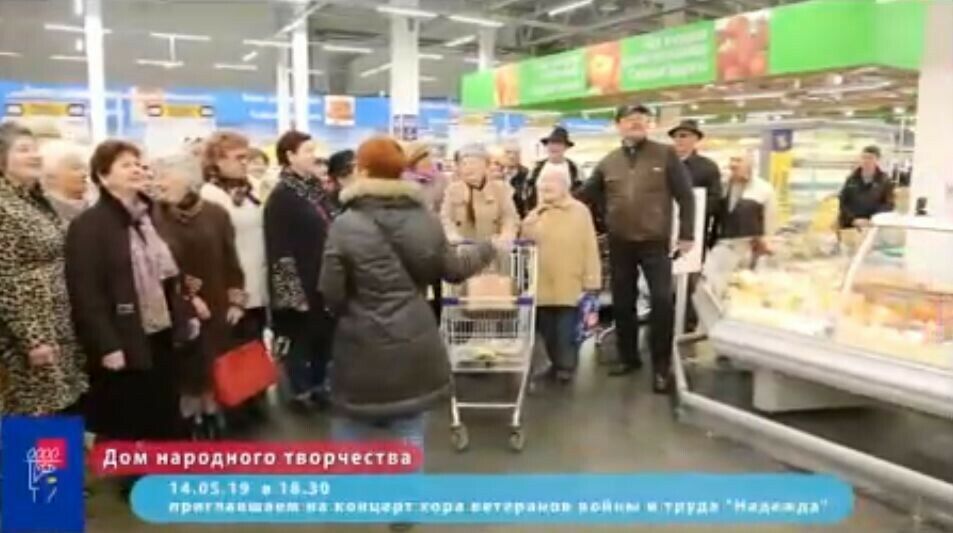 Түбән Кама ветераннары "Лента" сәүдә үзәгендә концерт оештырган